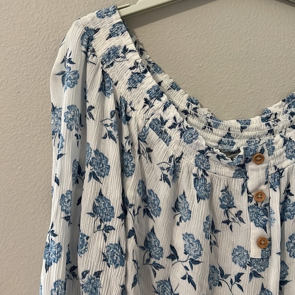 Vanilla Star Floral Crop Top - Picture 2 of 7